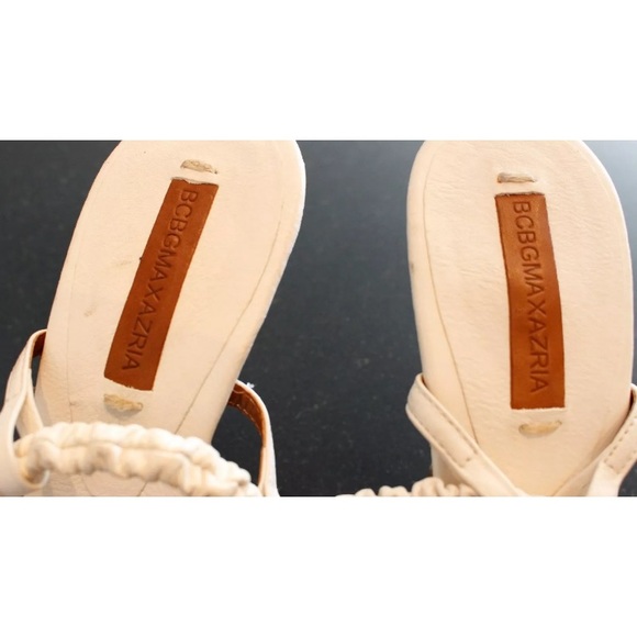 BCBG MAX AZRIA HEELS.  SIZE 9 ALL LEATHER!  WHITE COLOR WITH CHAIN. T- STRAP. - Picture 3 of 6